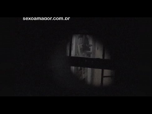 ❤️ Lourinho é filmado secretamente por um voyeur de bairro escondido atrás de tijolos ocos ☑ Sexo vídeo em nós ❌❤